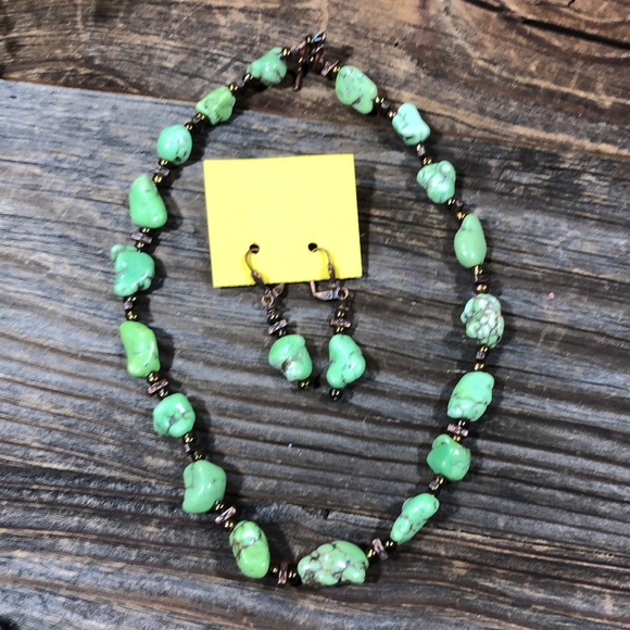 New Hand Crafted Green Turquoise Necklace & Earrings Set - Picture 8 of 9